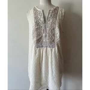 Women’s sleeveless top